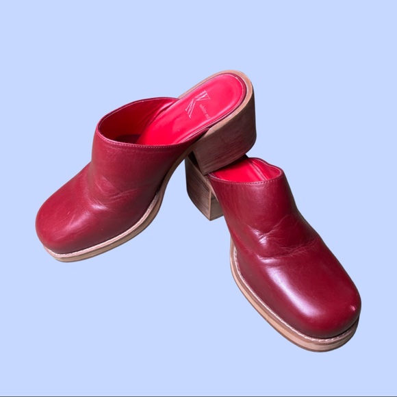 Chunky Red Leather Clogs - Picture 6 of 7
